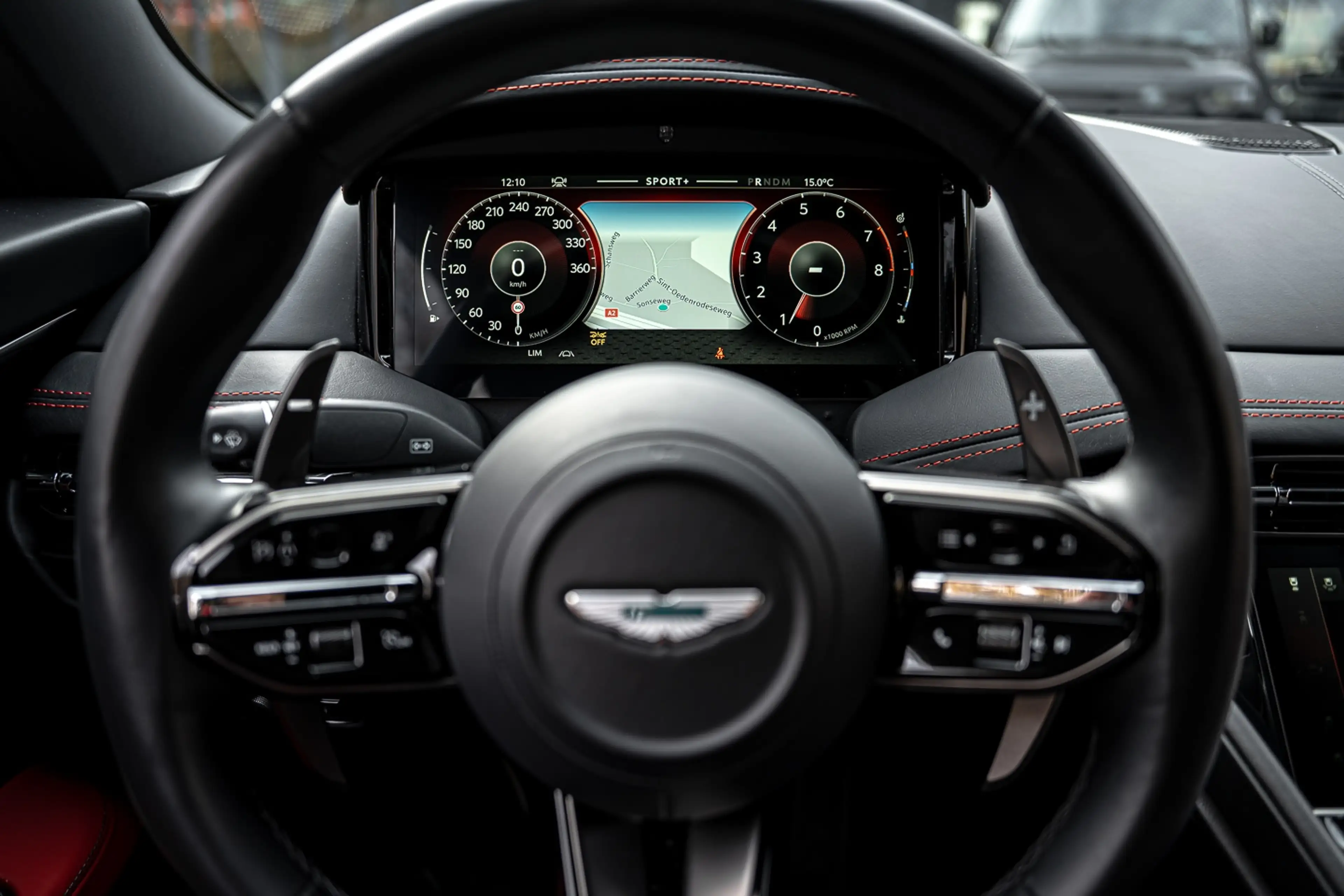 Aston Martin DB12 V8 Keramische Remschijven | Lux Quilting Leder | R — photo 9