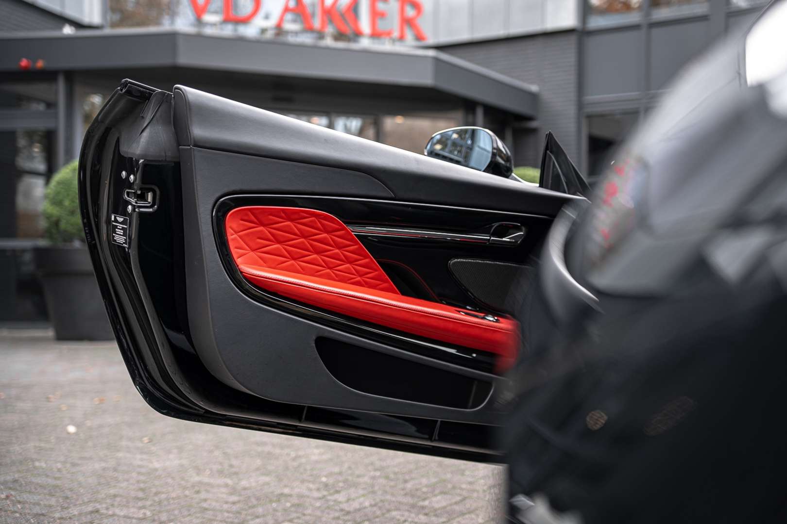 Aston Martin DB12 V8 Lux Quilting Leder -  - Joinsteer - #4