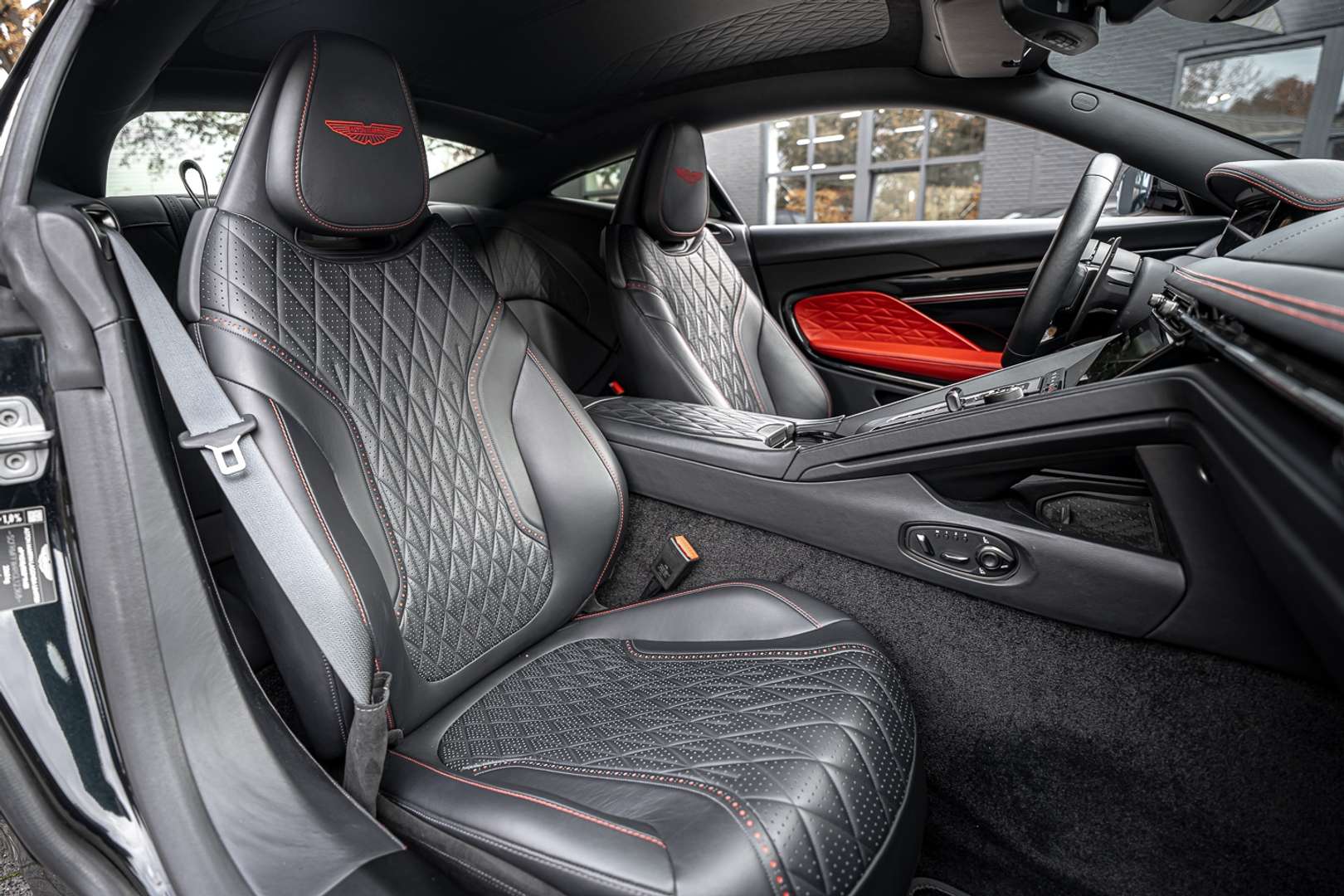 Aston Martin DB12 V8 Lux Quilting Leder -  - Joinsteer - #3
