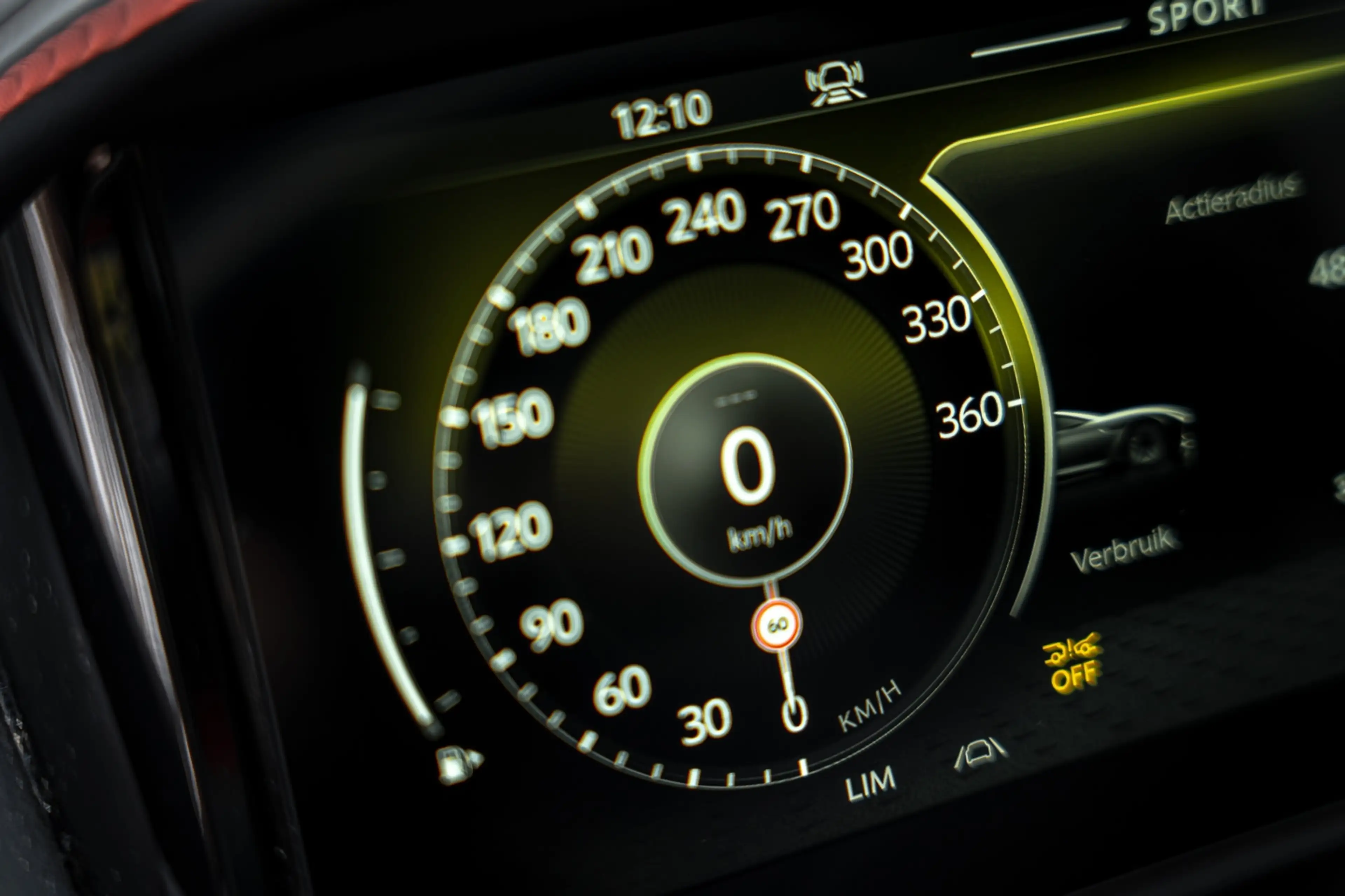 Aston Martin DB12 V8 Keramische Remschijven | Lux Quilting Leder | R — photo 14