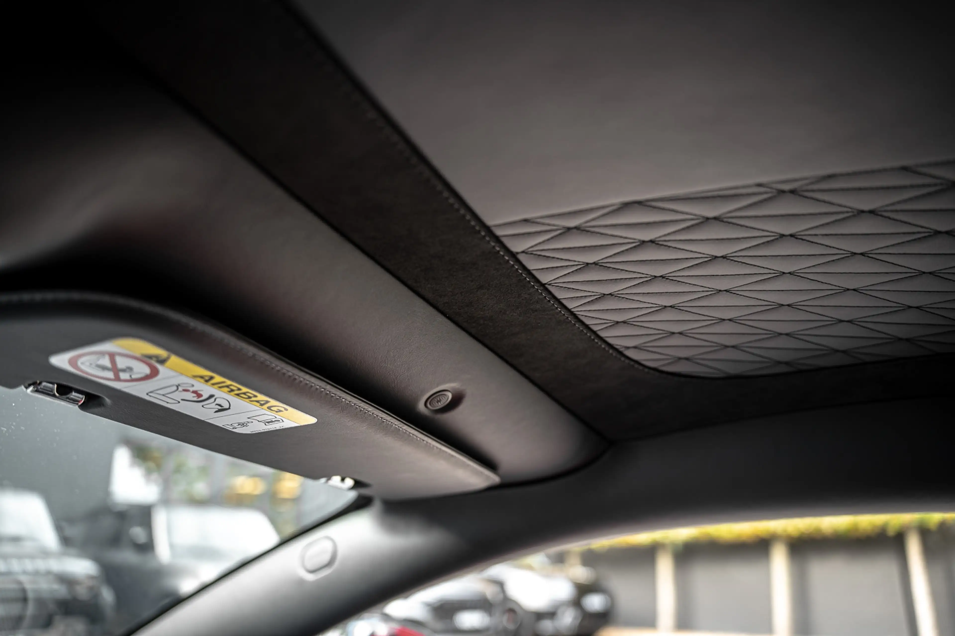 Aston Martin DB12 V8 Keramische Remschijven | Lux Quilting Leder | R — photo 11