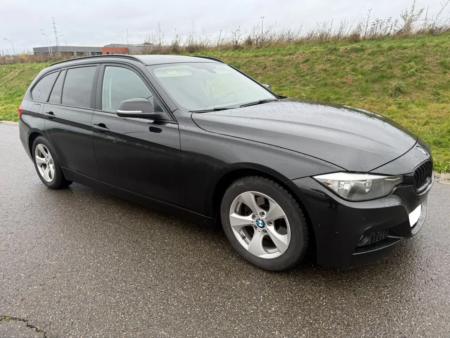 BMW 320 avec contrôle, prêt à immatriculer Noir - 2