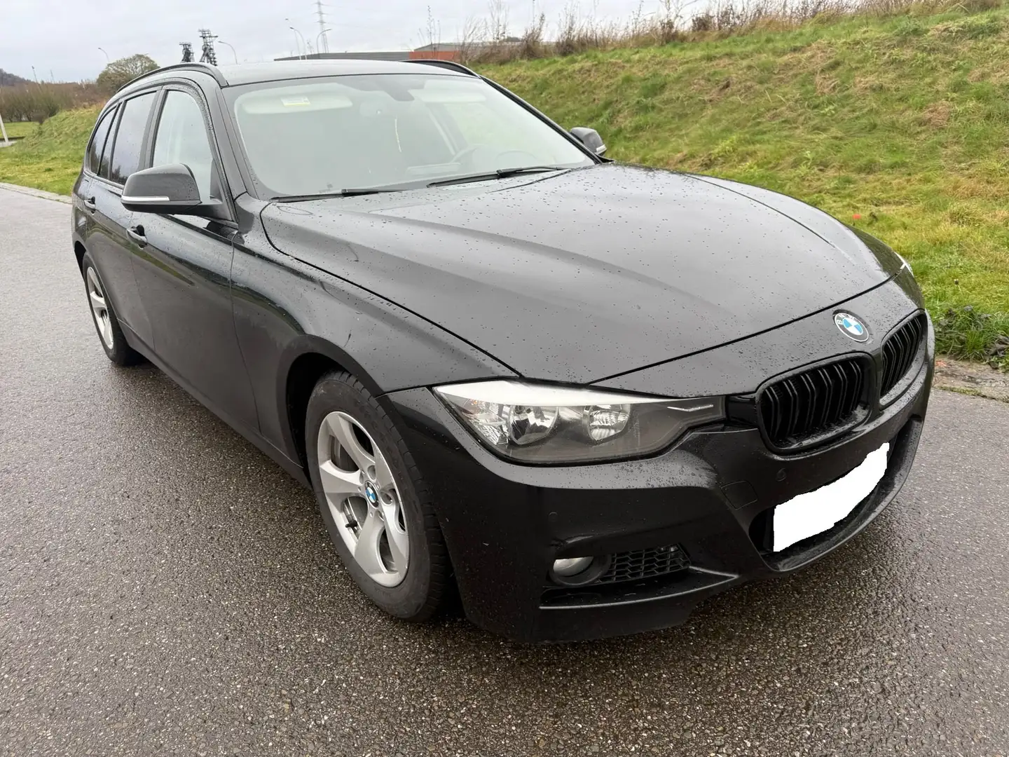 BMW 320 avec contrôle, prêt à immatriculer Noir - 1
