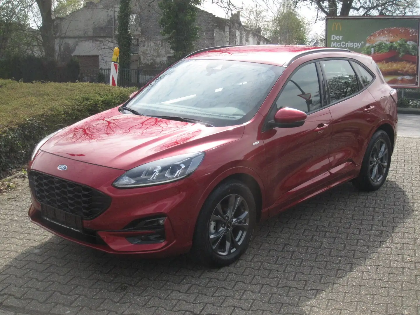 Ford Kuga 1.5 EcoBoost ST-LINE 5-t. Rot - 2
