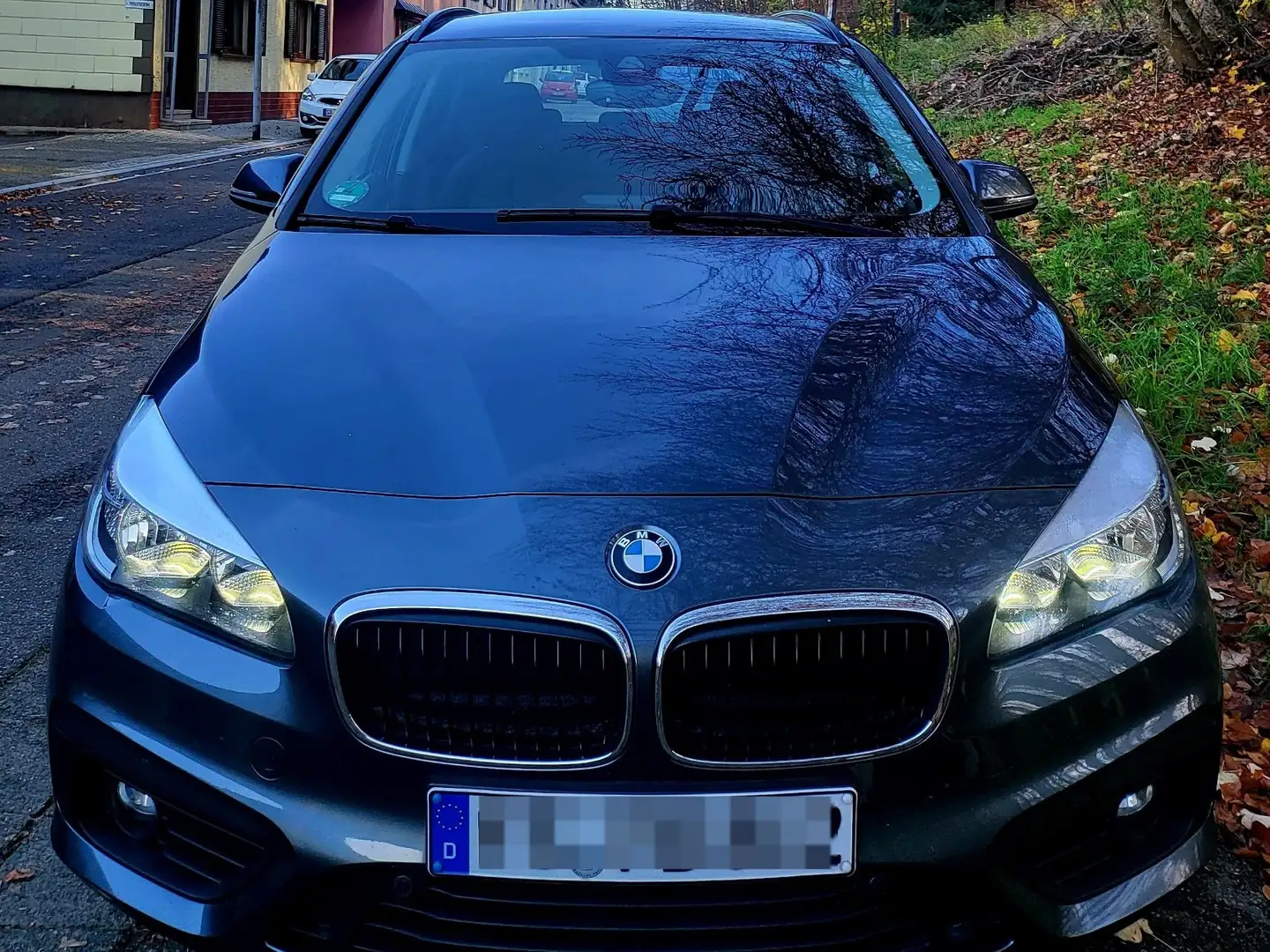 BMW 216 d 2018 wenig km Сірий - 2