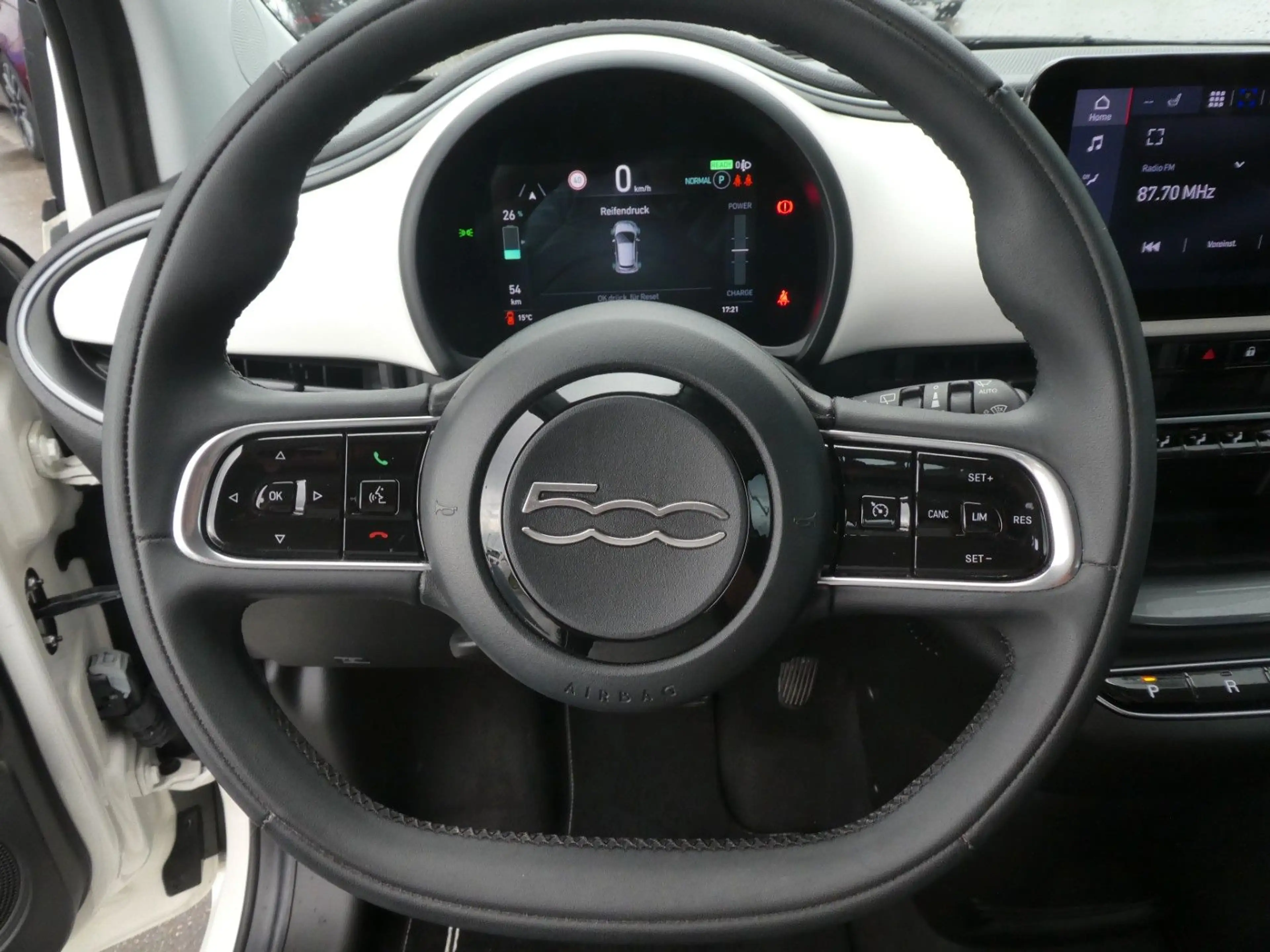 Fiat 500e 500 e Basis Klima, SHZ, PDC, Kamera, LMF — photo 14