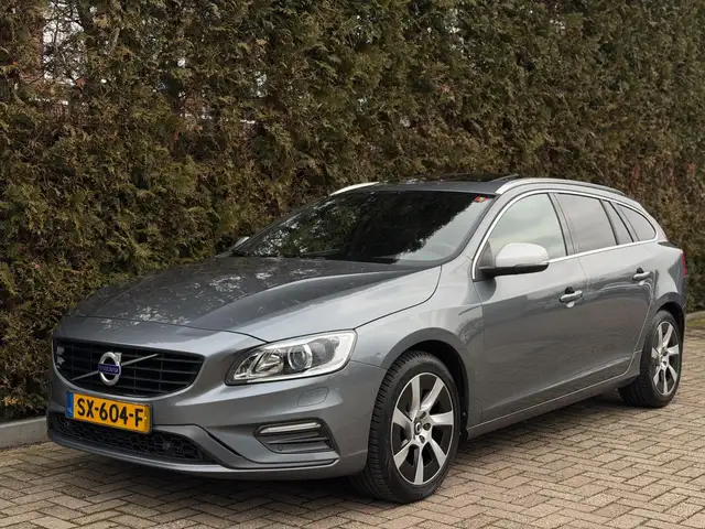 Volvo V60 2.0 T4 R-Design Camera Schuifdak Trekhaak