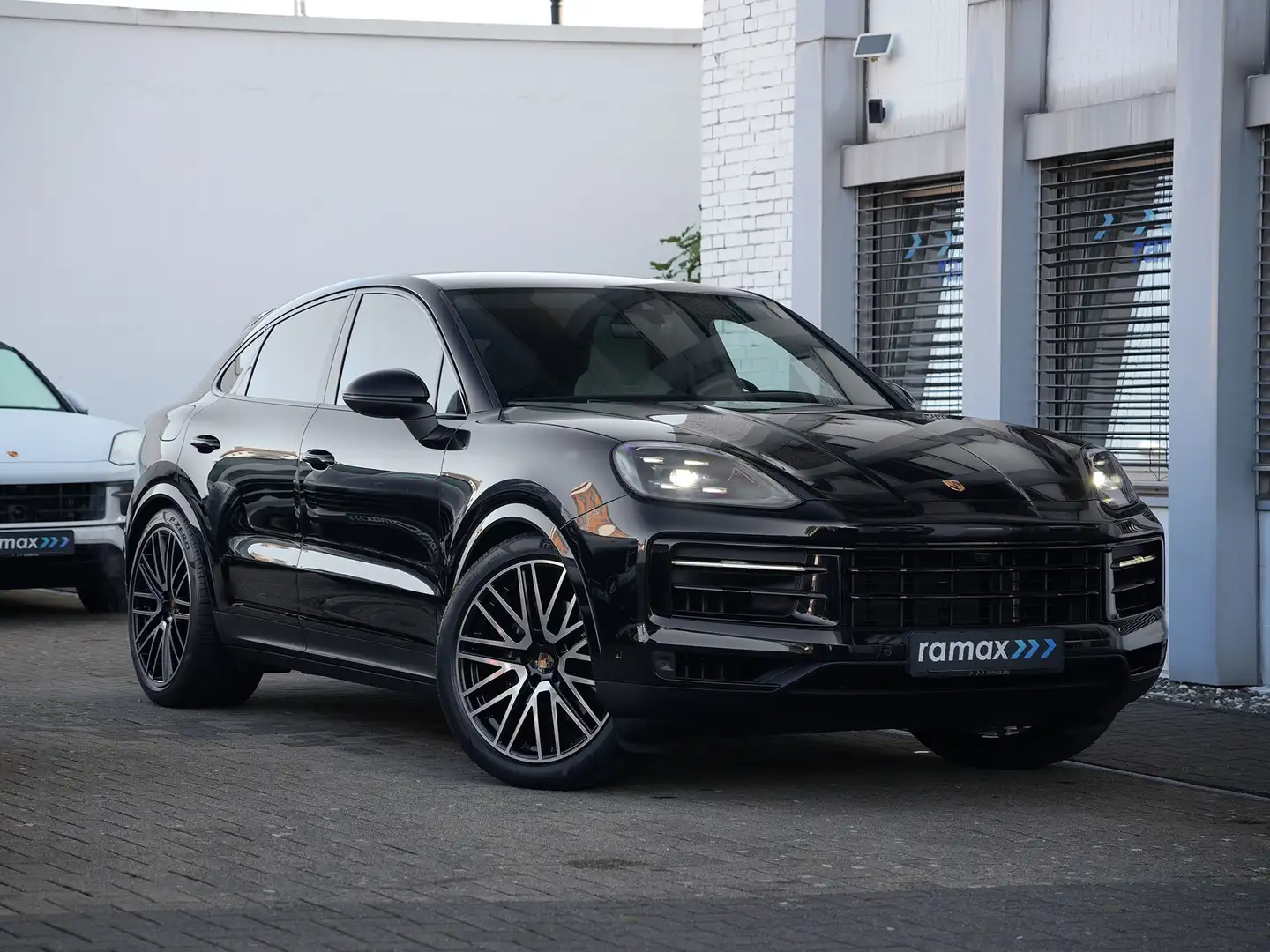 Porsche Cayenne Cayenne Coupe LUFTF.-PANO-BOSE-SPORTABGAS.-22TURBO Schwarz - 1
