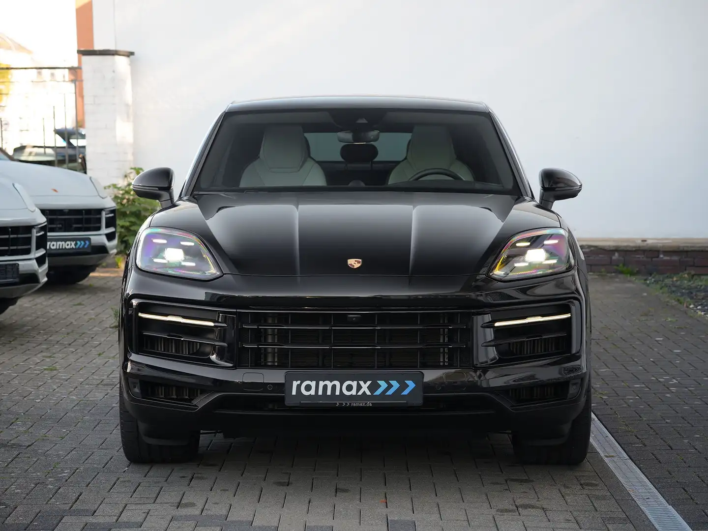 Porsche Cayenne Cayenne Coupe LUFTF.-PANO-BOSE-SPORTABGAS.-22TURBO Schwarz - 2