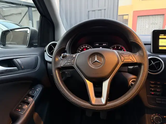 Mercedes-Benz B Class view 8
