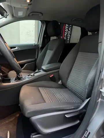 Mercedes-Benz B Class view 4