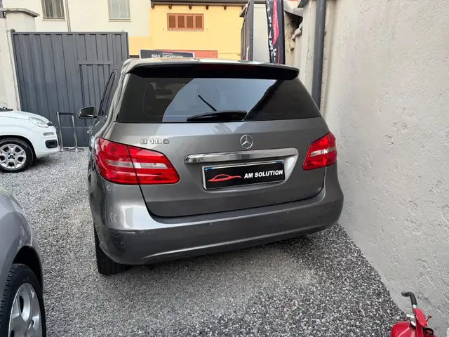 Mercedes-Benz B Class view 3