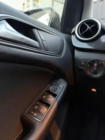 Mercedes-Benz B Class view 11