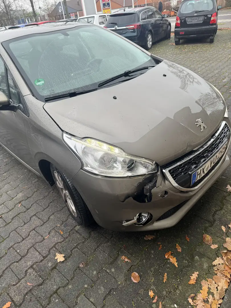Peugeot 208 Active Braun - 1