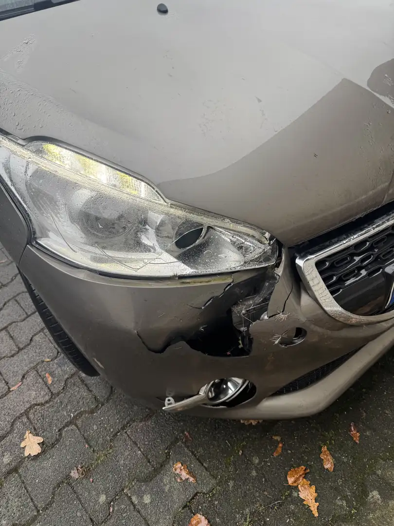 Peugeot 208 Active Braun - 2