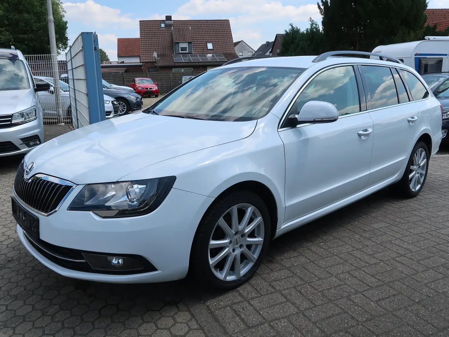 Skoda Superb 2.0 TDi  DSG Exclusive Weiß - 2