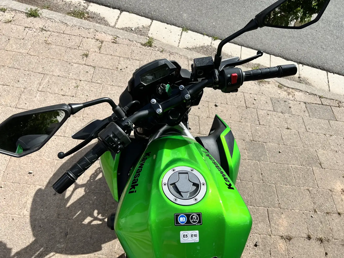 Kawasaki Z 125 – Top Zustand | EZ 2019 | TÜV bis 05/2027 Grün - 2