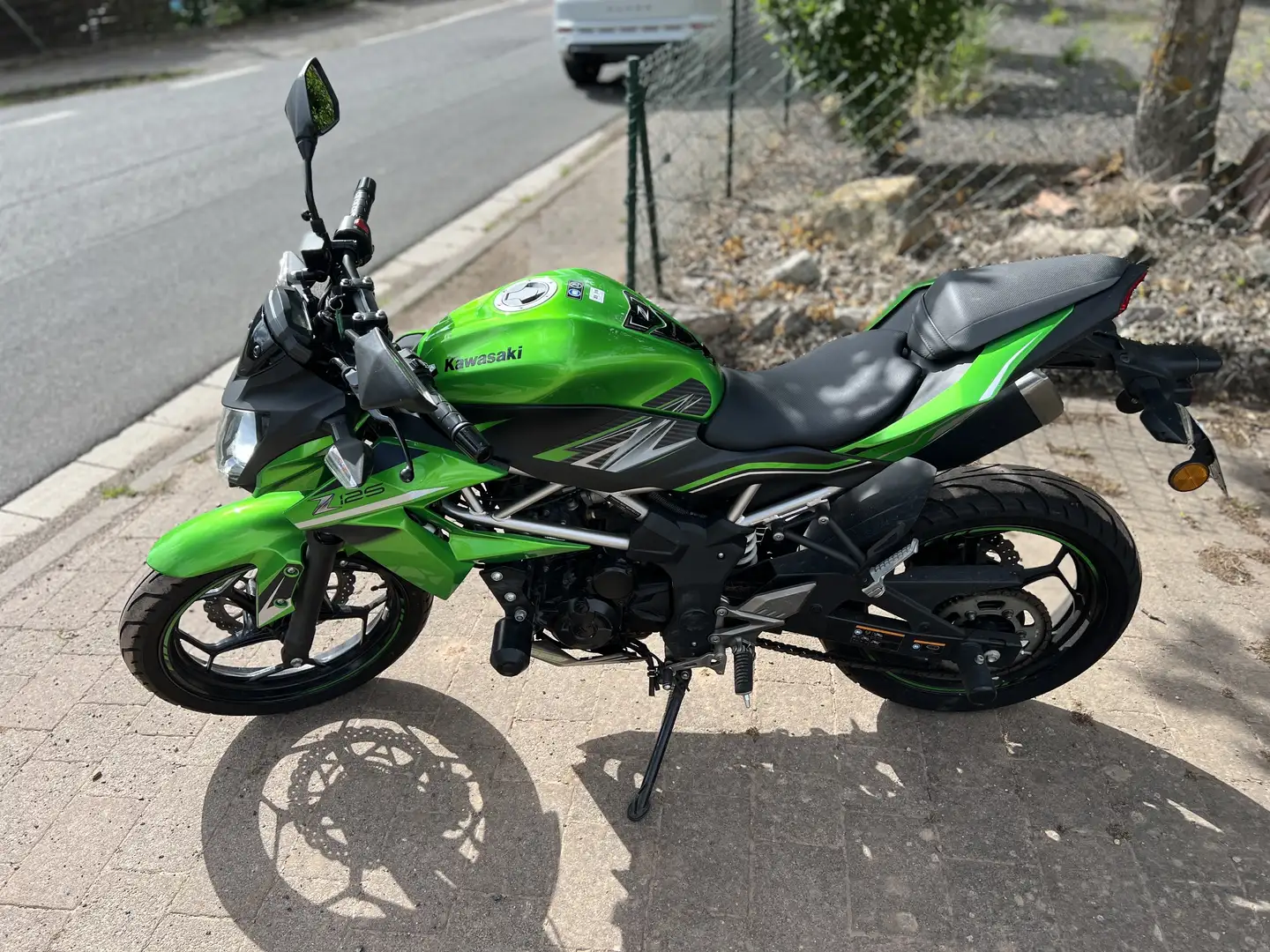 Kawasaki Z 125 – Top Zustand | EZ 2019 | TÜV bis 05/2027 Grün - 1