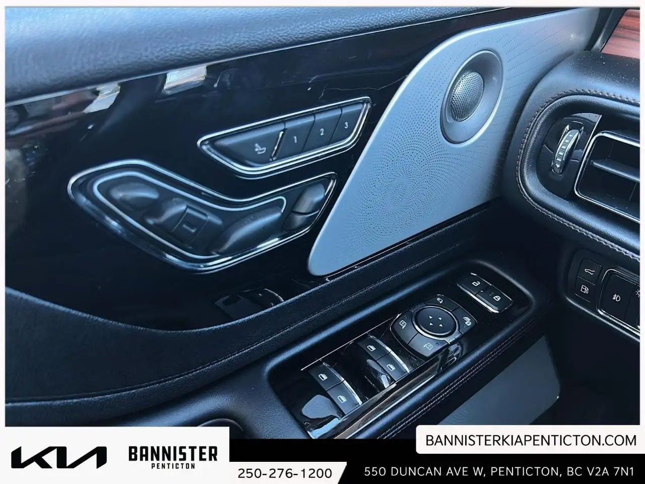 Lincoln Aviator снимка Lincoln Aviator
