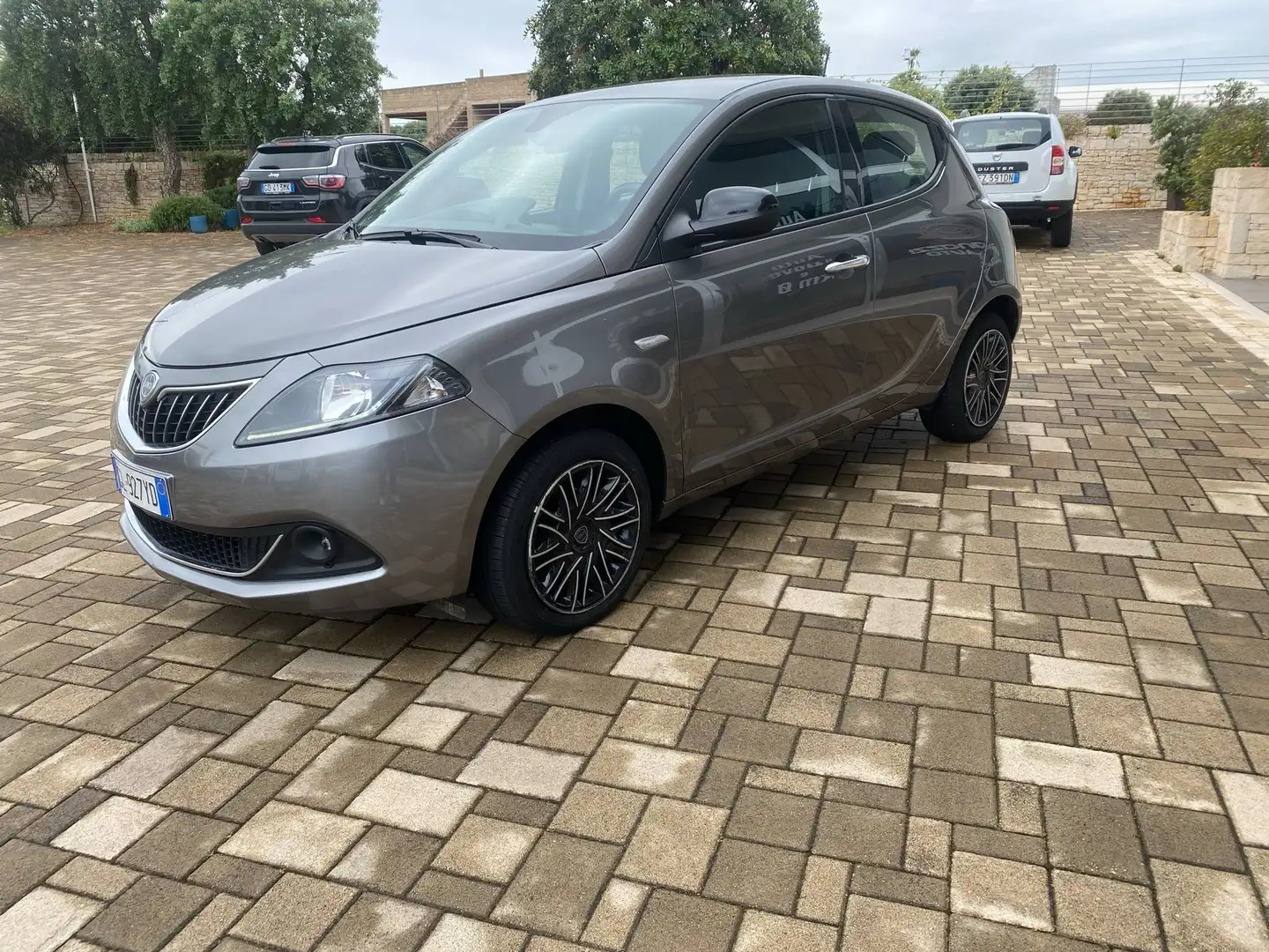 Lancia Ypsilon Ypsilon 1.0 firefly hybrid Gold s Gris - 2