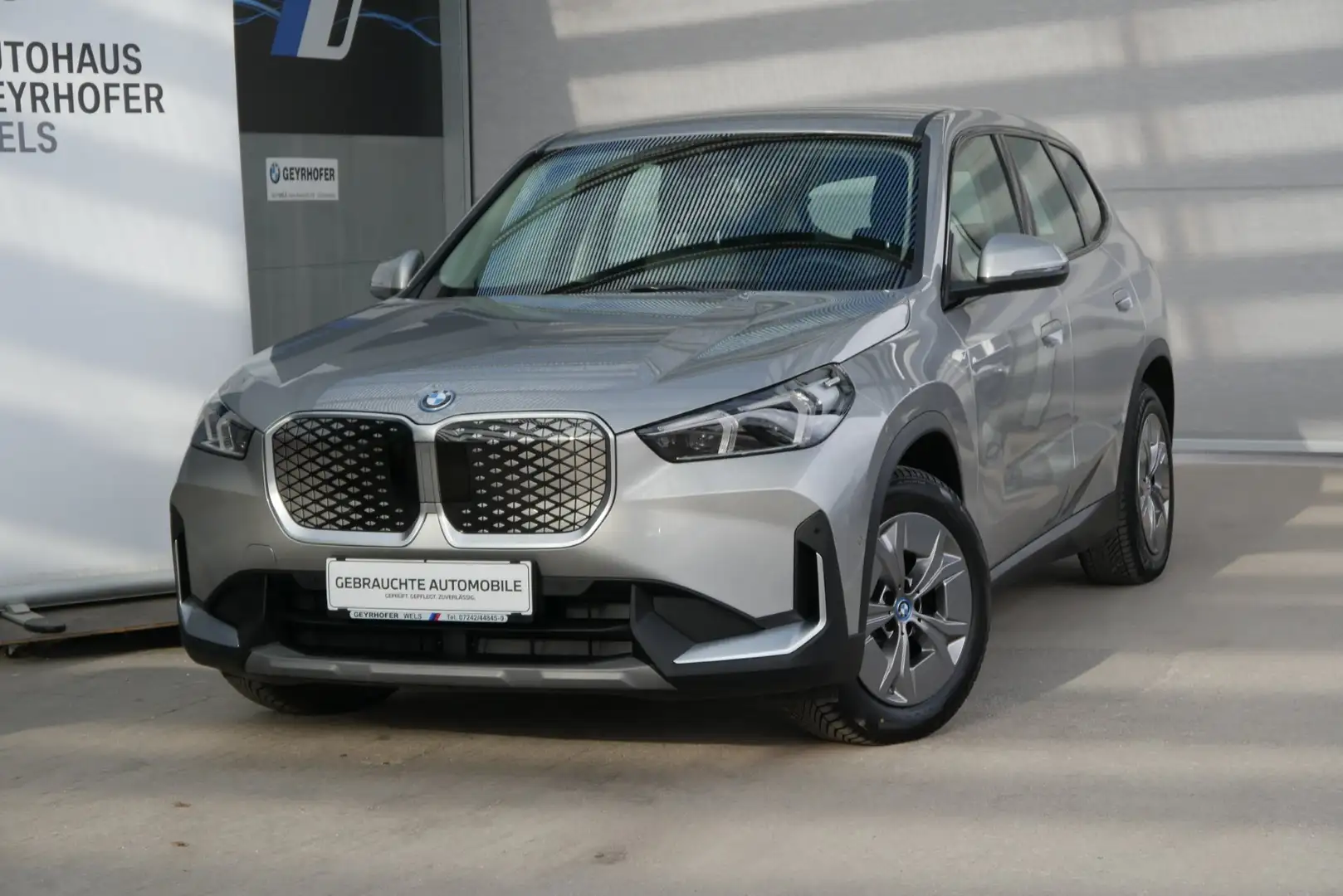 BMW iX1 xDrive30 *Adapt. LED/Navi/Driving Assistant/RFK* Silber - 2