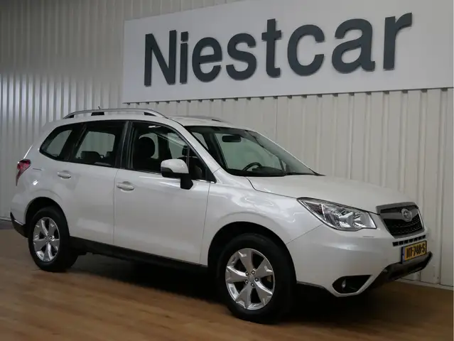 Subaru Forester 2.0 Nagano met leer en navigatie