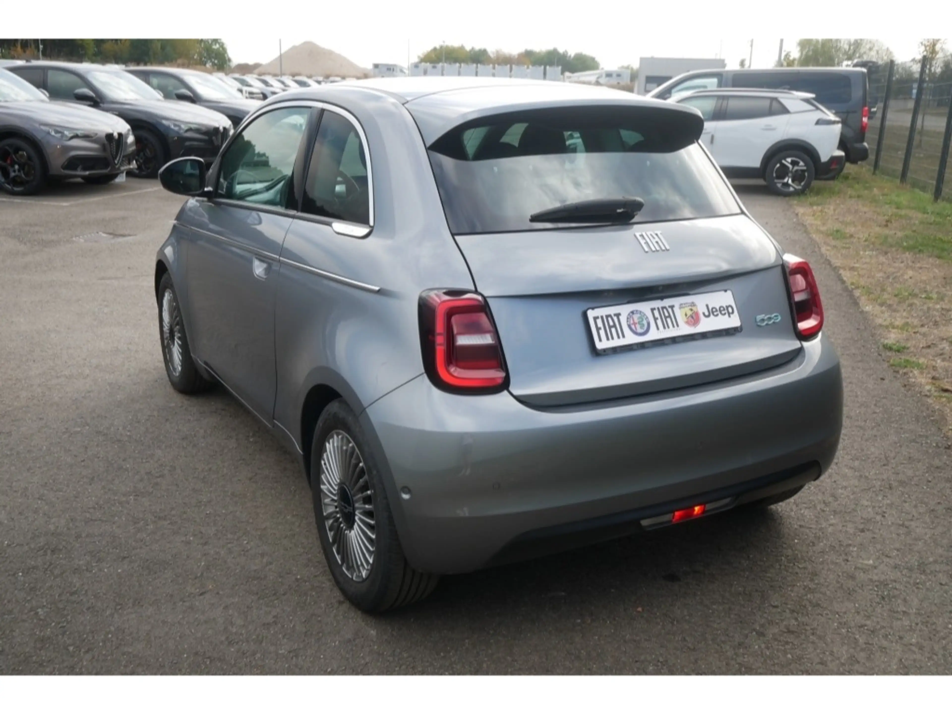 Fiat 500e AT 42 Kwh 118PS KOMFORT STYLE KAMERA SHZ ALU — photo 5