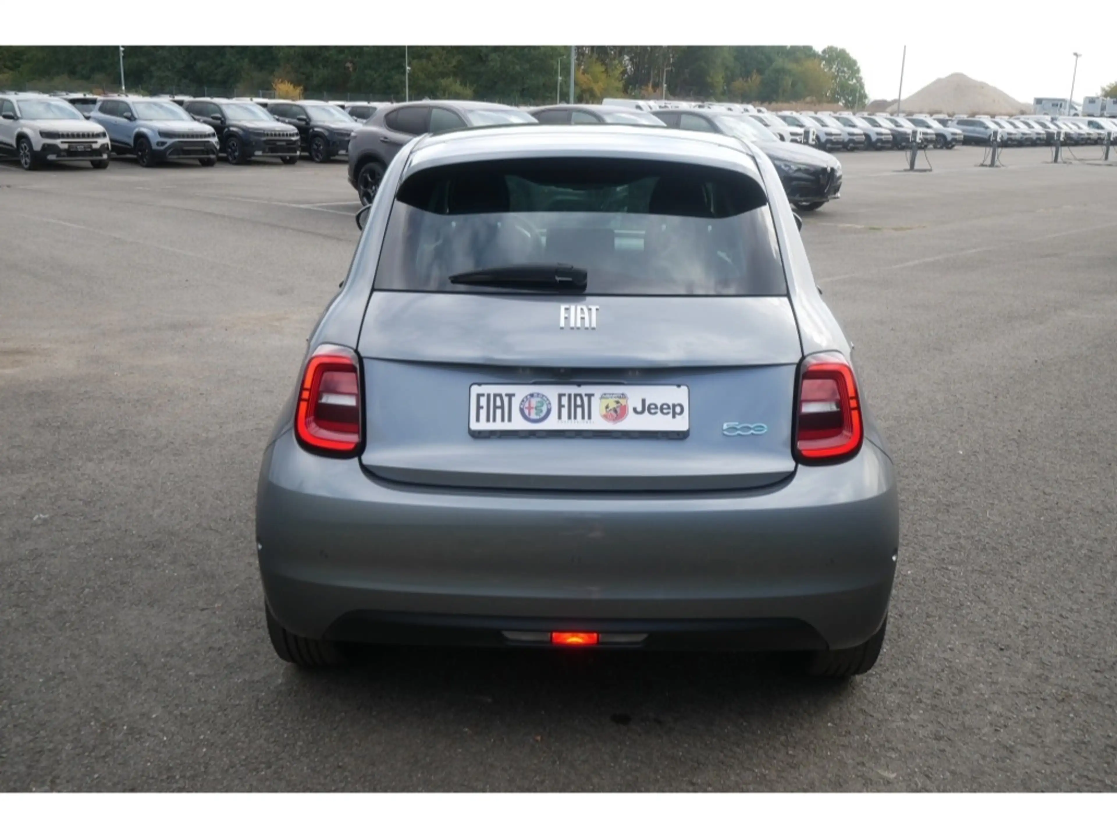 Fiat 500e AT 42 Kwh 118PS KOMFORT STYLE KAMERA SHZ ALU — photo 4