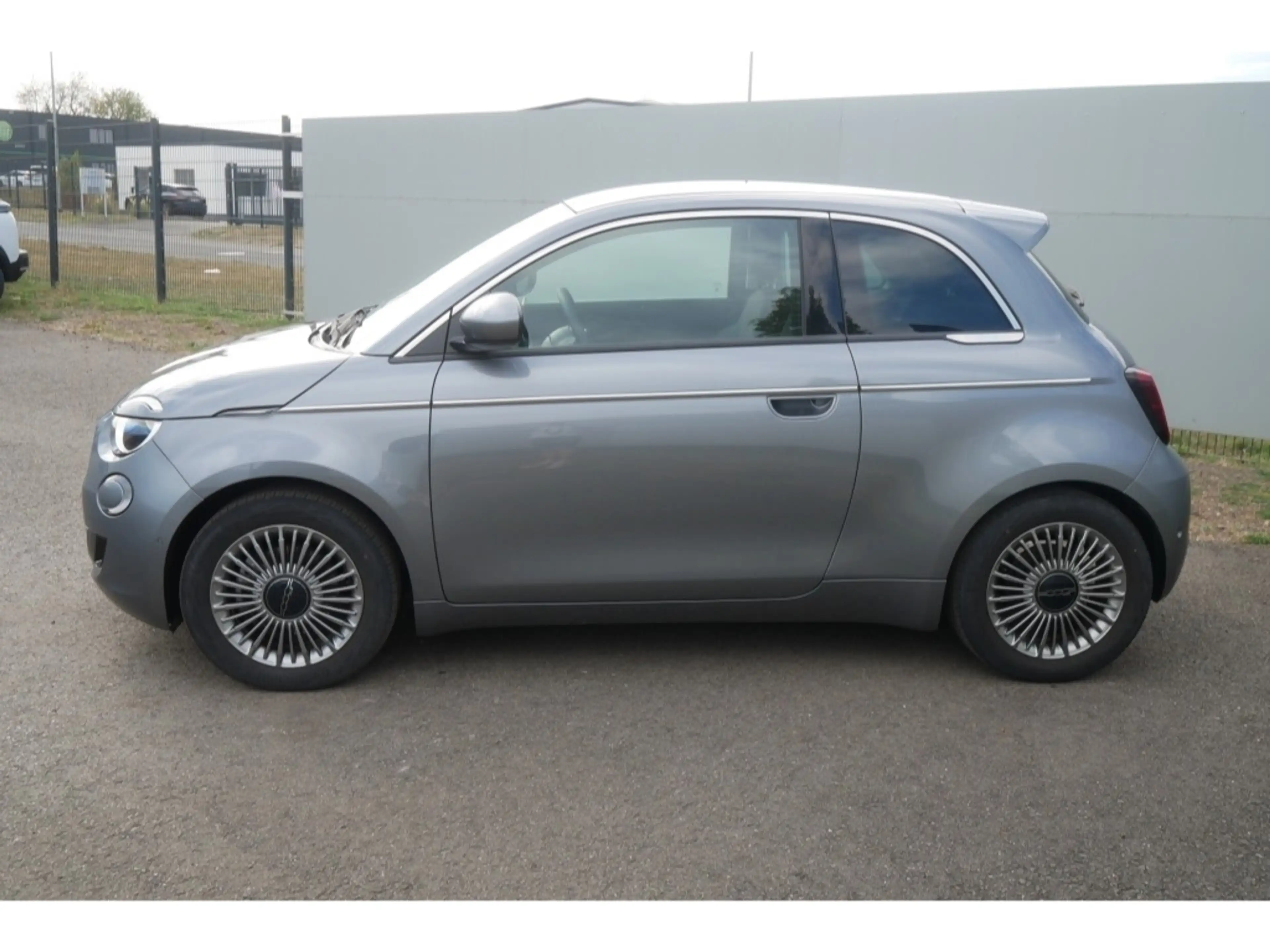 Fiat 500e AT 42 Kwh 118PS KOMFORT STYLE KAMERA SHZ ALU — photo 6