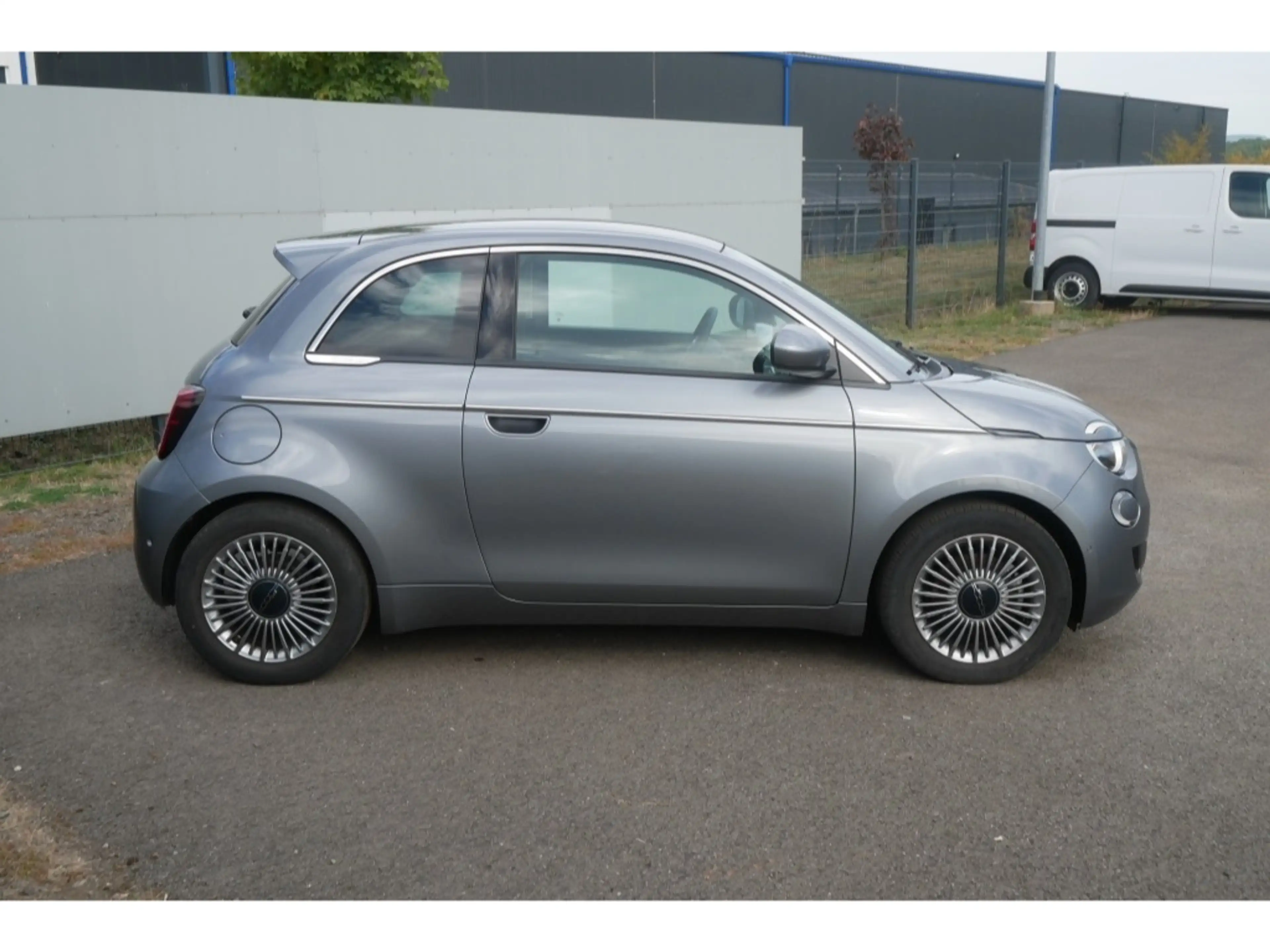Fiat 500e AT 42 Kwh 118PS KOMFORT STYLE KAMERA SHZ ALU — photo 2