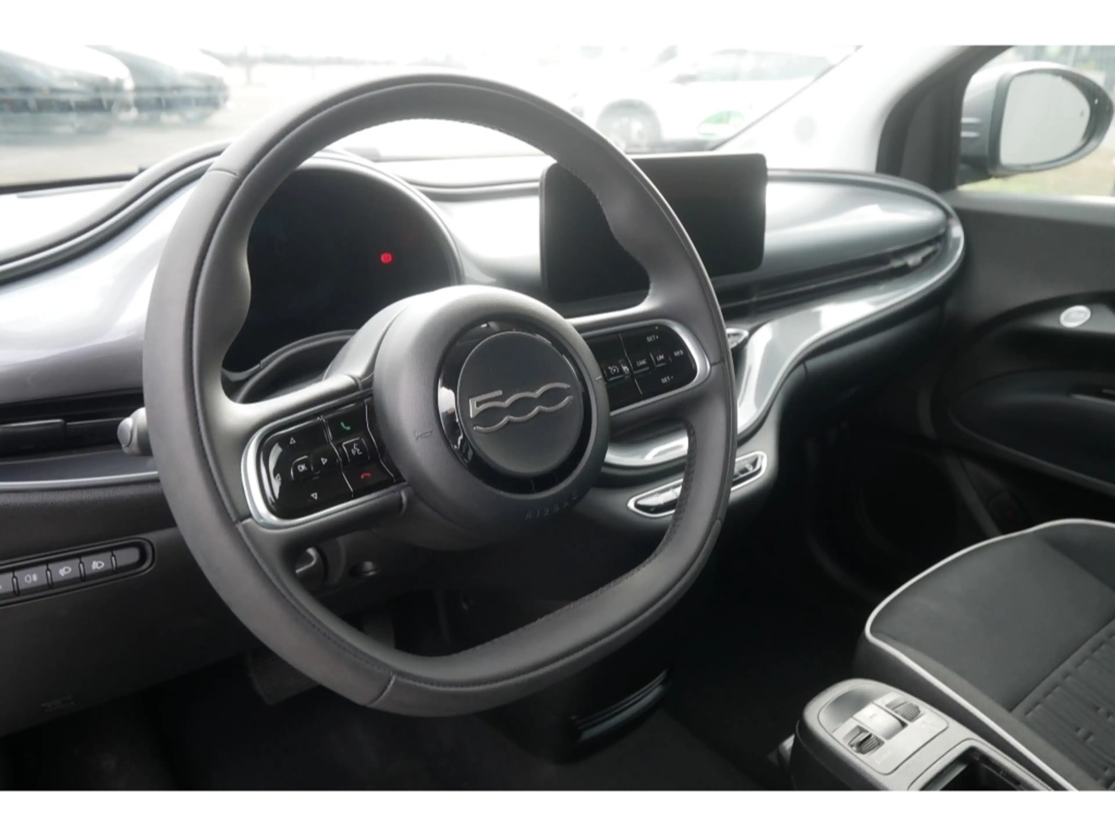 Fiat 500e AT 42 Kwh 118PS KOMFORT STYLE KAMERA SHZ ALU — photo 11