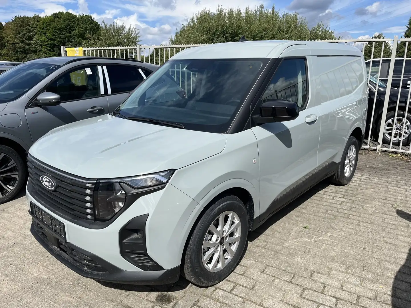 Ford Transit Courier NETTOPRIJS GELDIG MITS LEVERING IN JANUARI 2026 ! Gris - 1