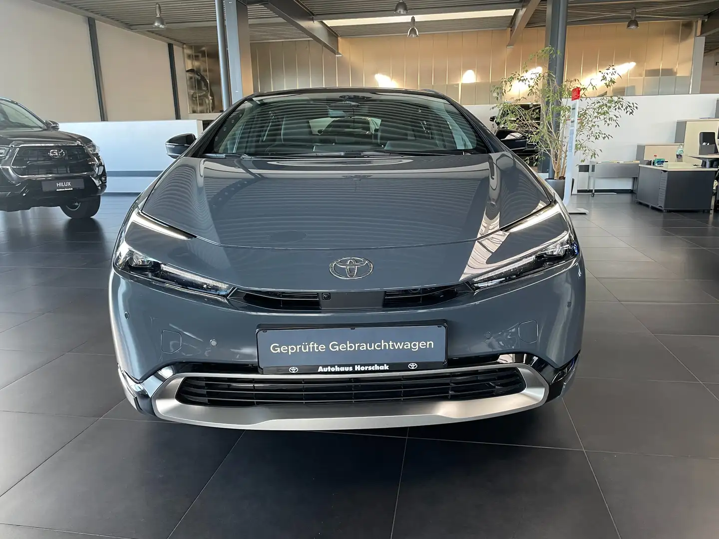 Toyota Prius Plug-in Hybrid Advanced Grau - 2