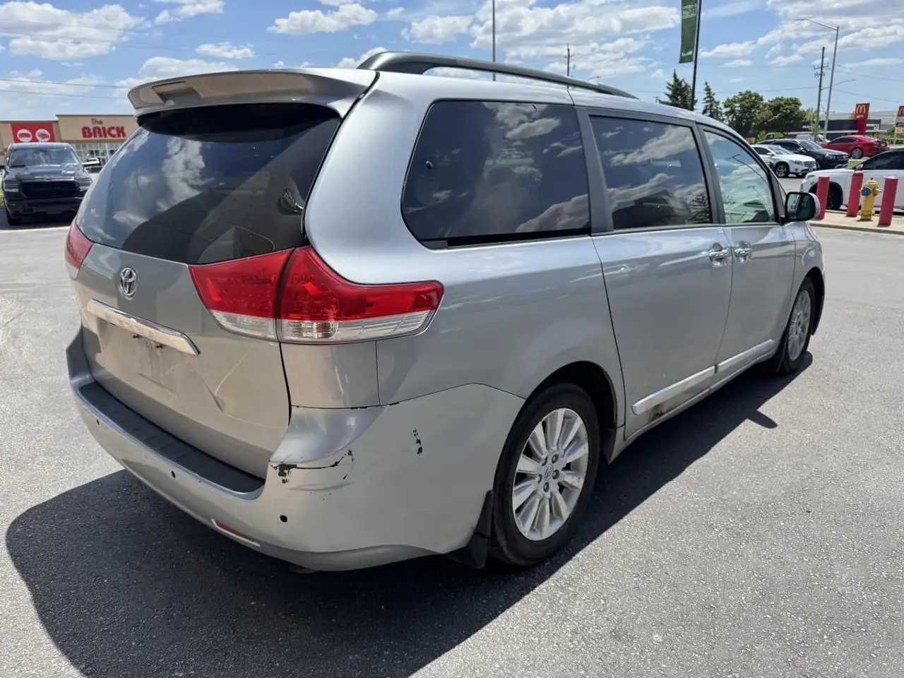 Toyota Sienna photo Toyota Sienna