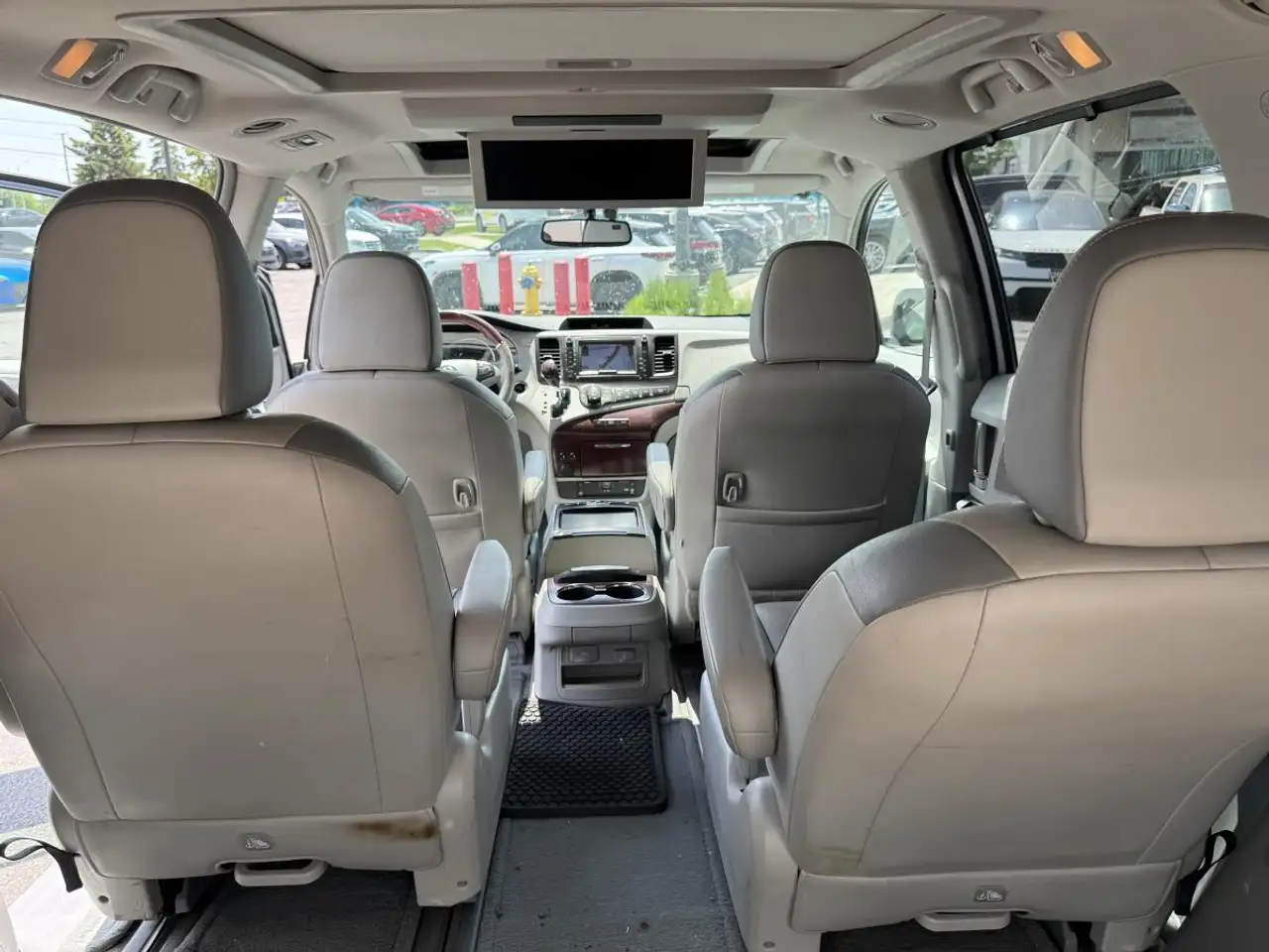 Toyota Sienna photo Toyota Sienna