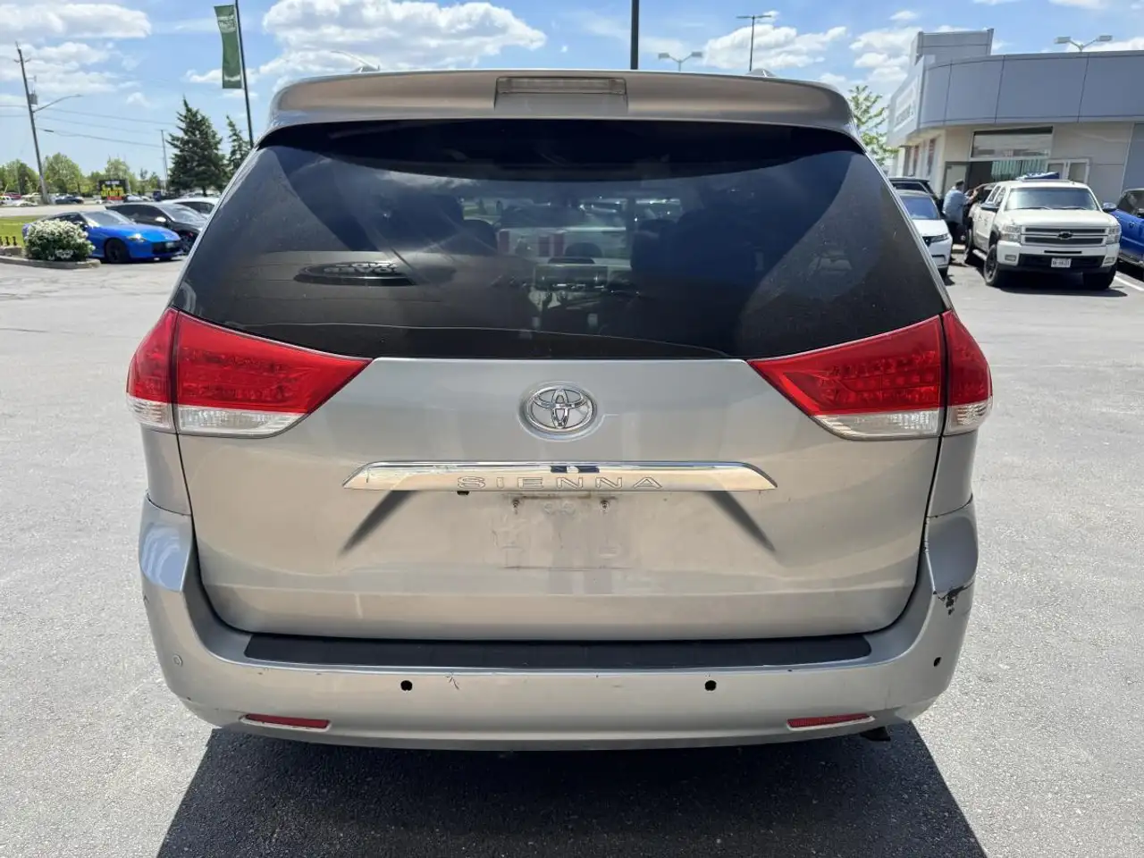 Toyota Sienna photo Toyota Sienna