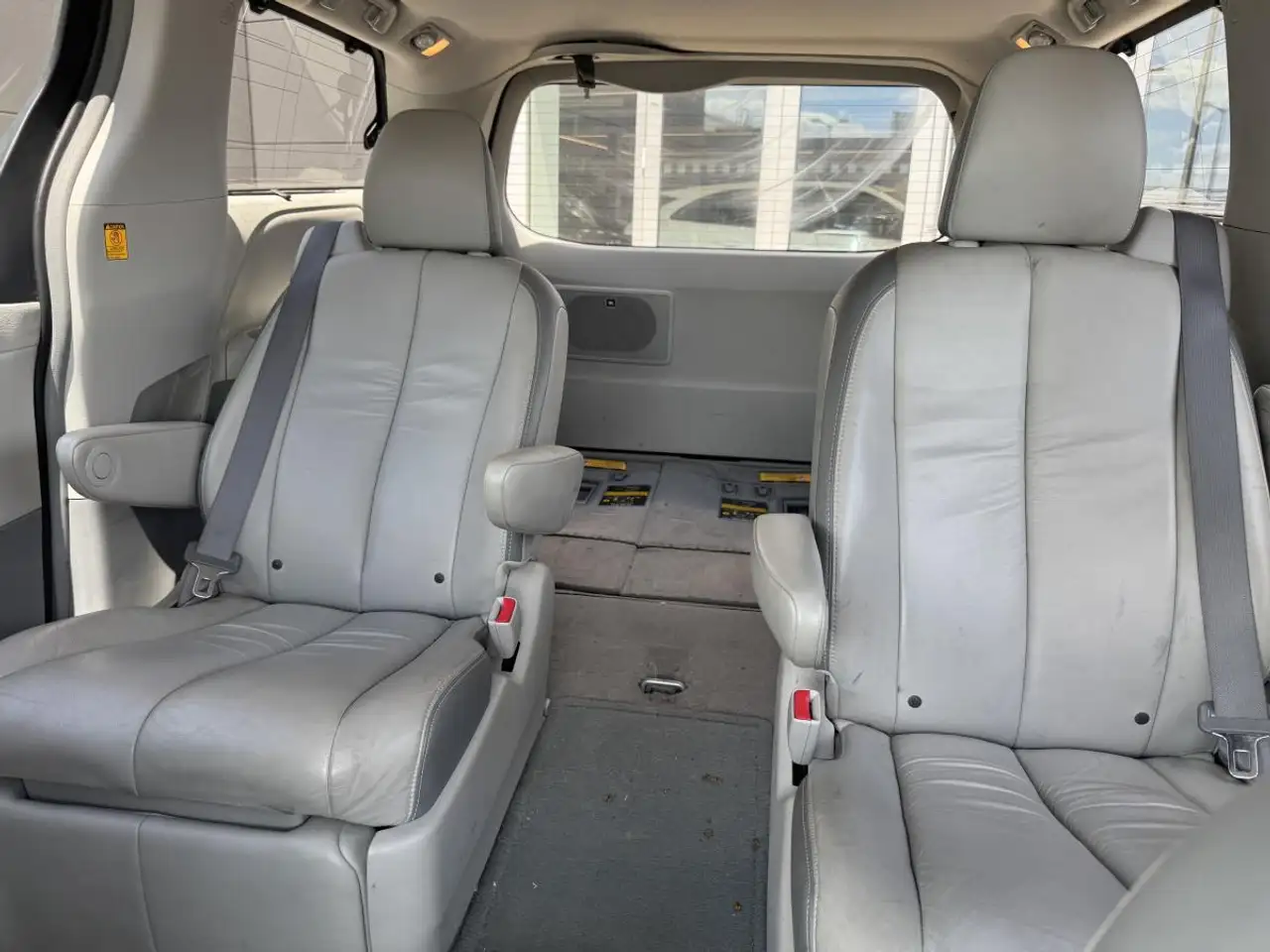 Toyota Sienna photo Toyota Sienna