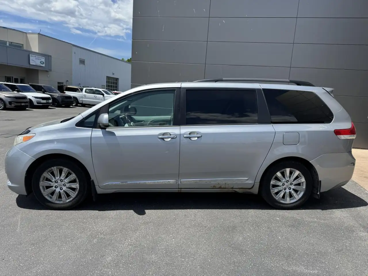 Toyota Sienna photo Toyota Sienna