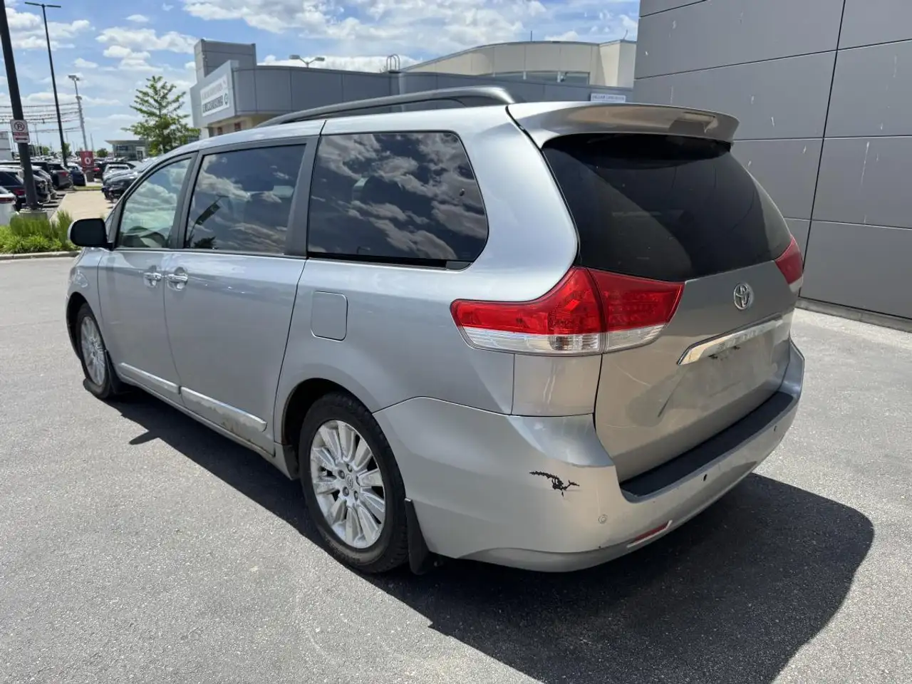 Toyota Sienna photo Toyota Sienna