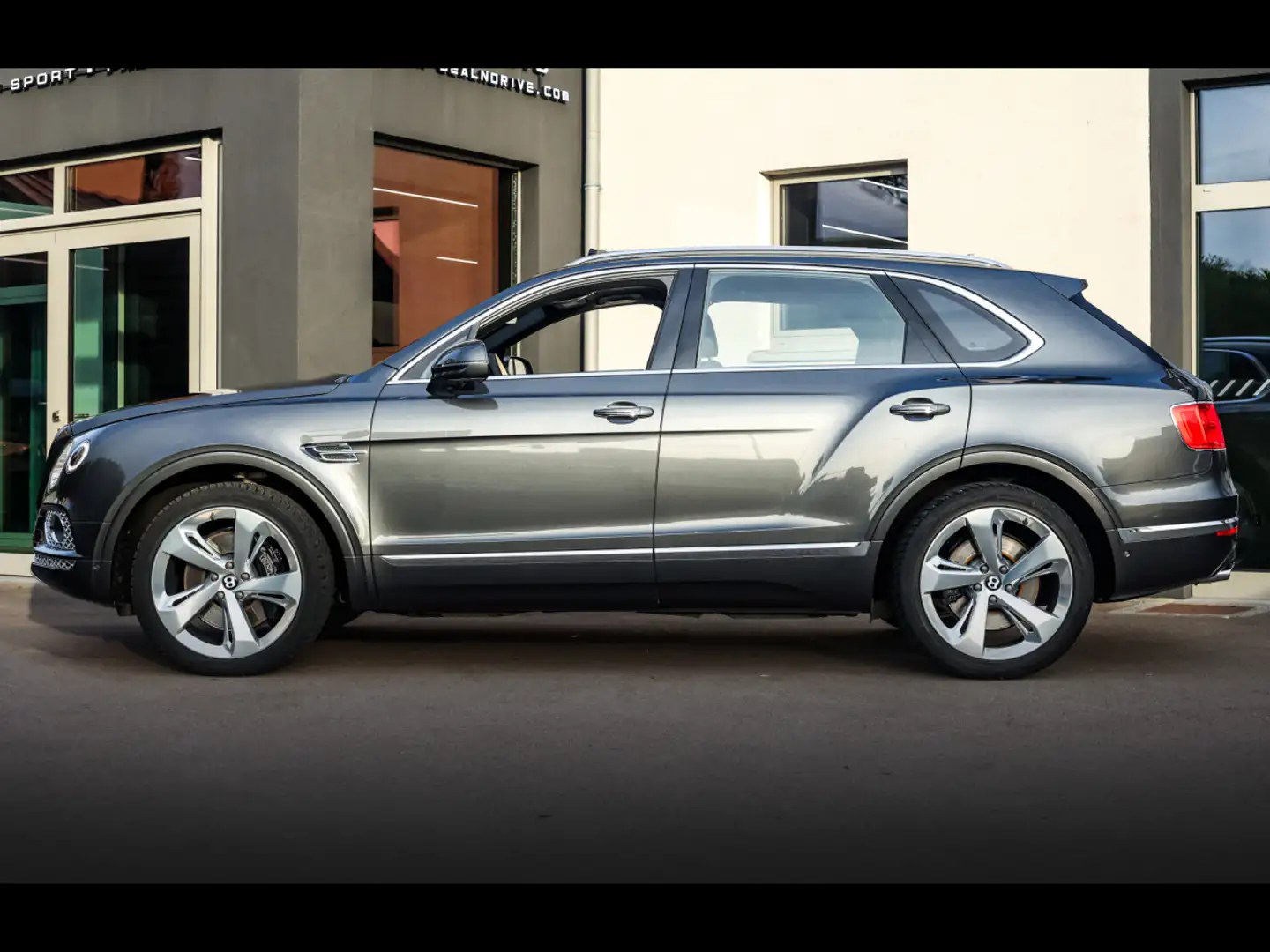 Bentley Bentayga 4.0 V8 550°MULLINER°HUD°ACC°PANO°NIGHT Gris - 2