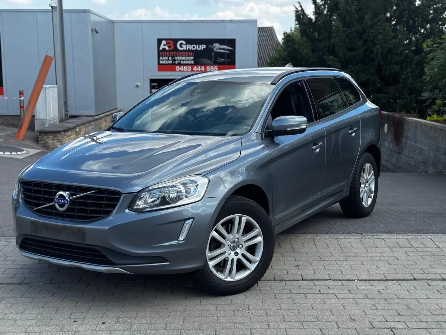 Volvo XC60 2.0 D4 Kinetic R-design Geartronic - 1