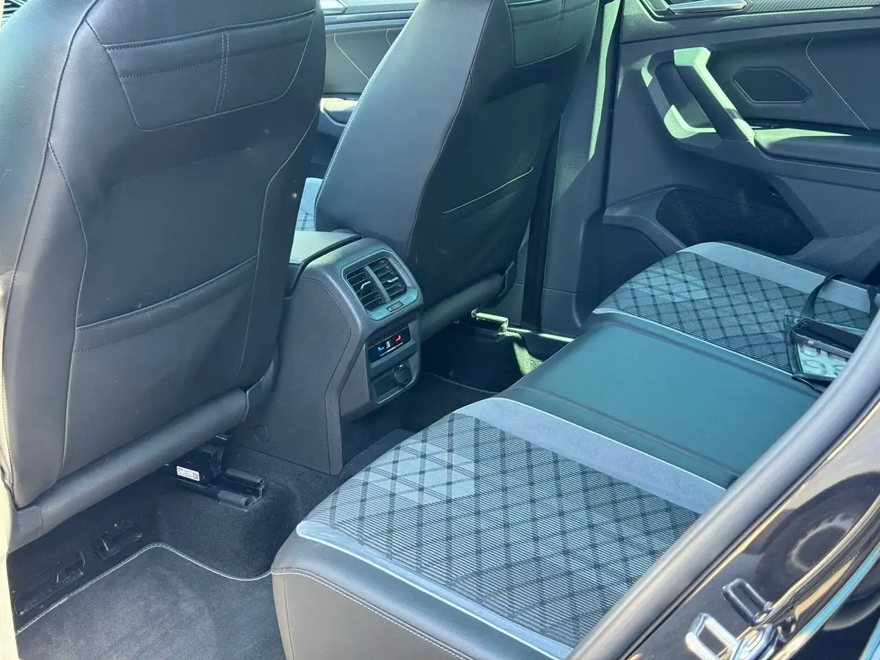 Volkswagen Tiguan 2.0 tdi R-Line 150cv dsg 16