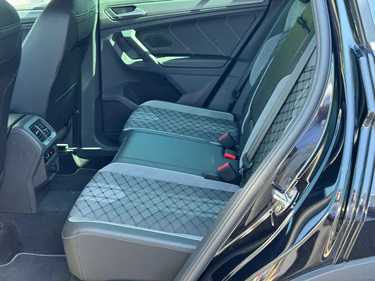 Volkswagen Tiguan 2.0 tdi R-Line 150cv dsg 22