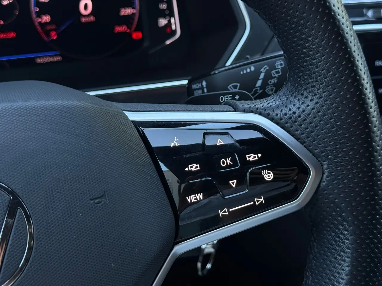 Volkswagen Tiguan 2.0 tdi R-Line 150cv dsg 18