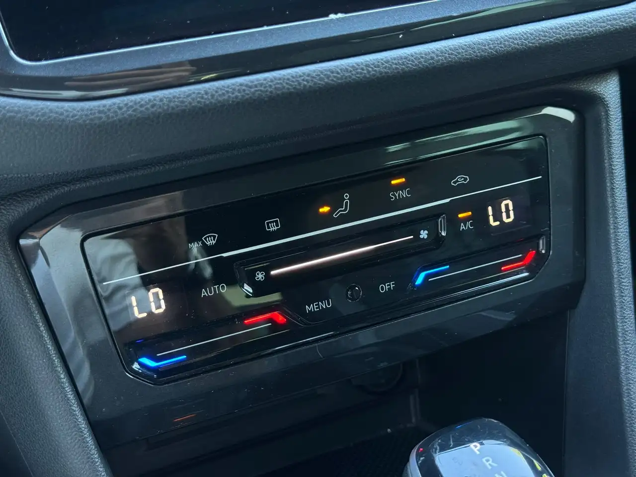 Volkswagen Tiguan 2.0 tdi R-Line 150cv dsg 14