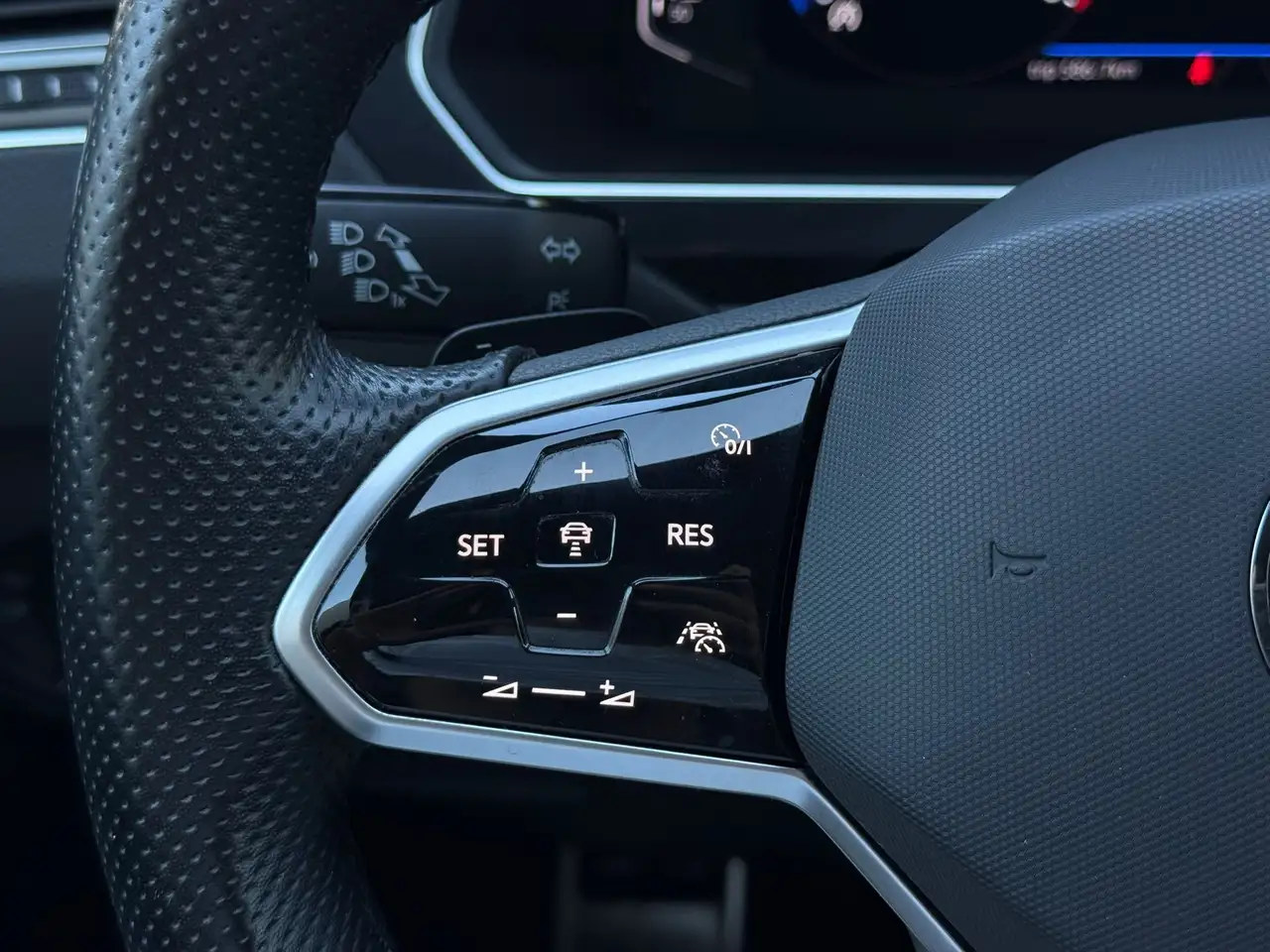 Volkswagen Tiguan 2.0 tdi R-Line 150cv dsg 20