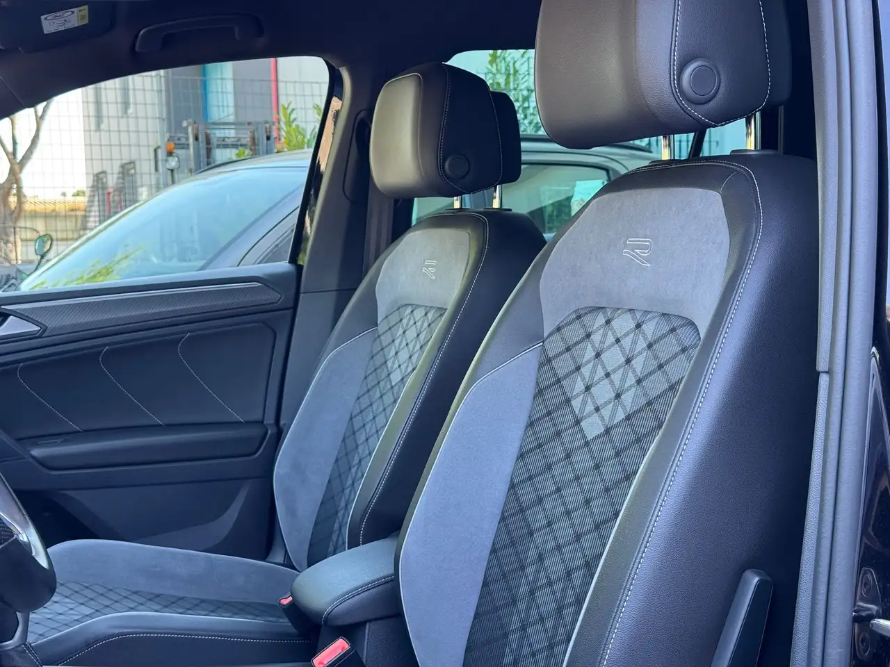 Volkswagen Tiguan 2.0 tdi R-Line 150cv dsg 6