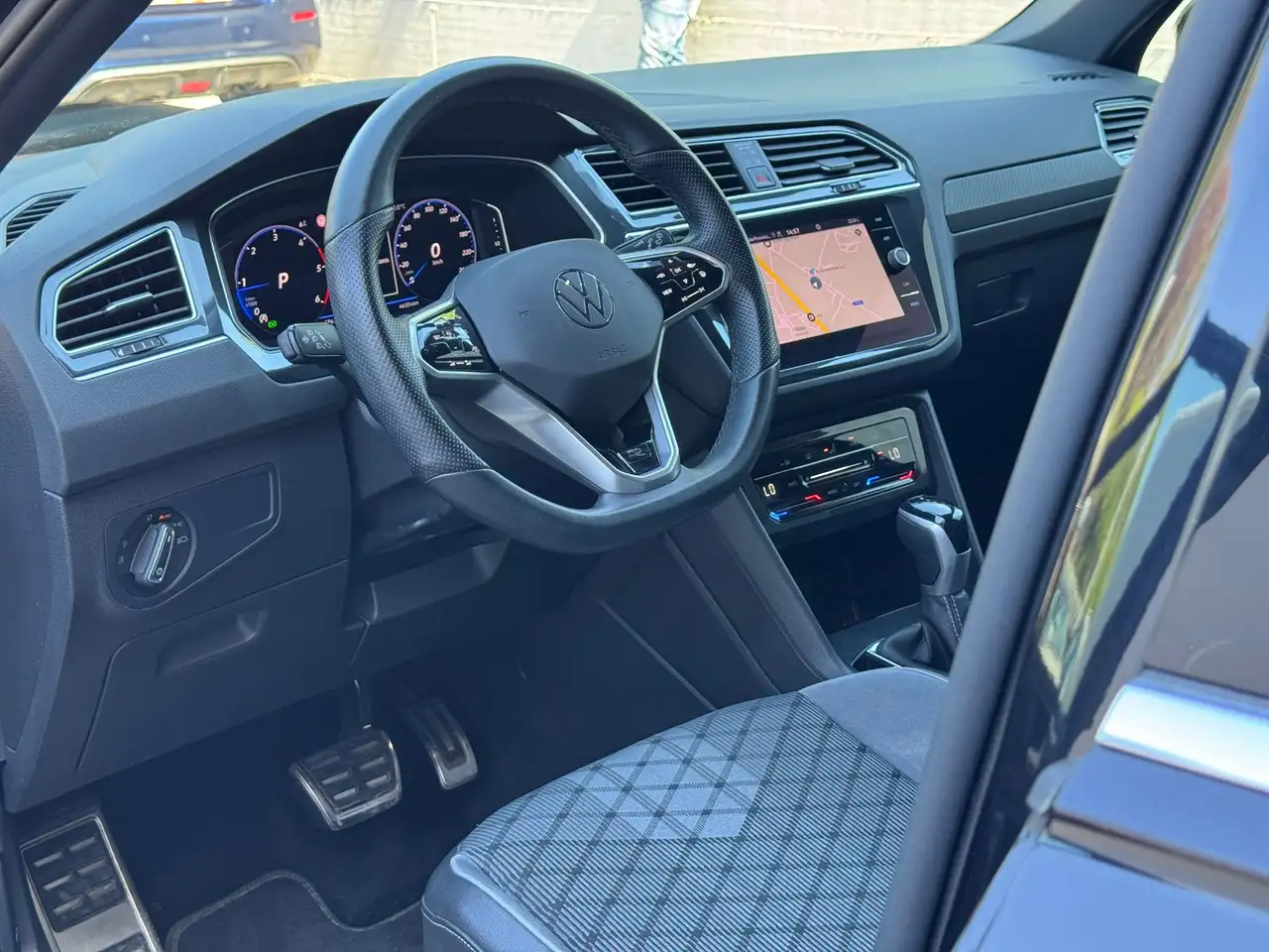 Volkswagen Tiguan 2.0 tdi R-Line 150cv dsg 8