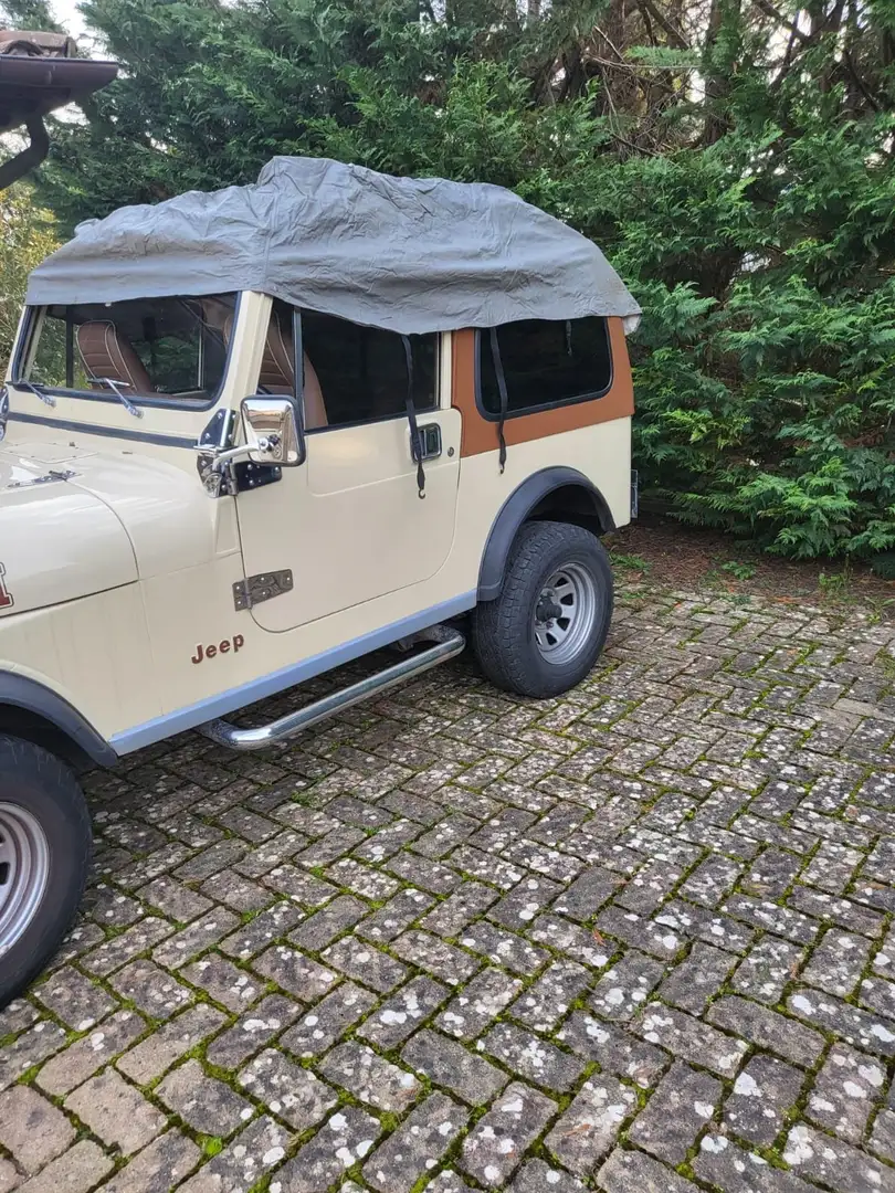 Jeep Wrangler CJ7 Білий - 1