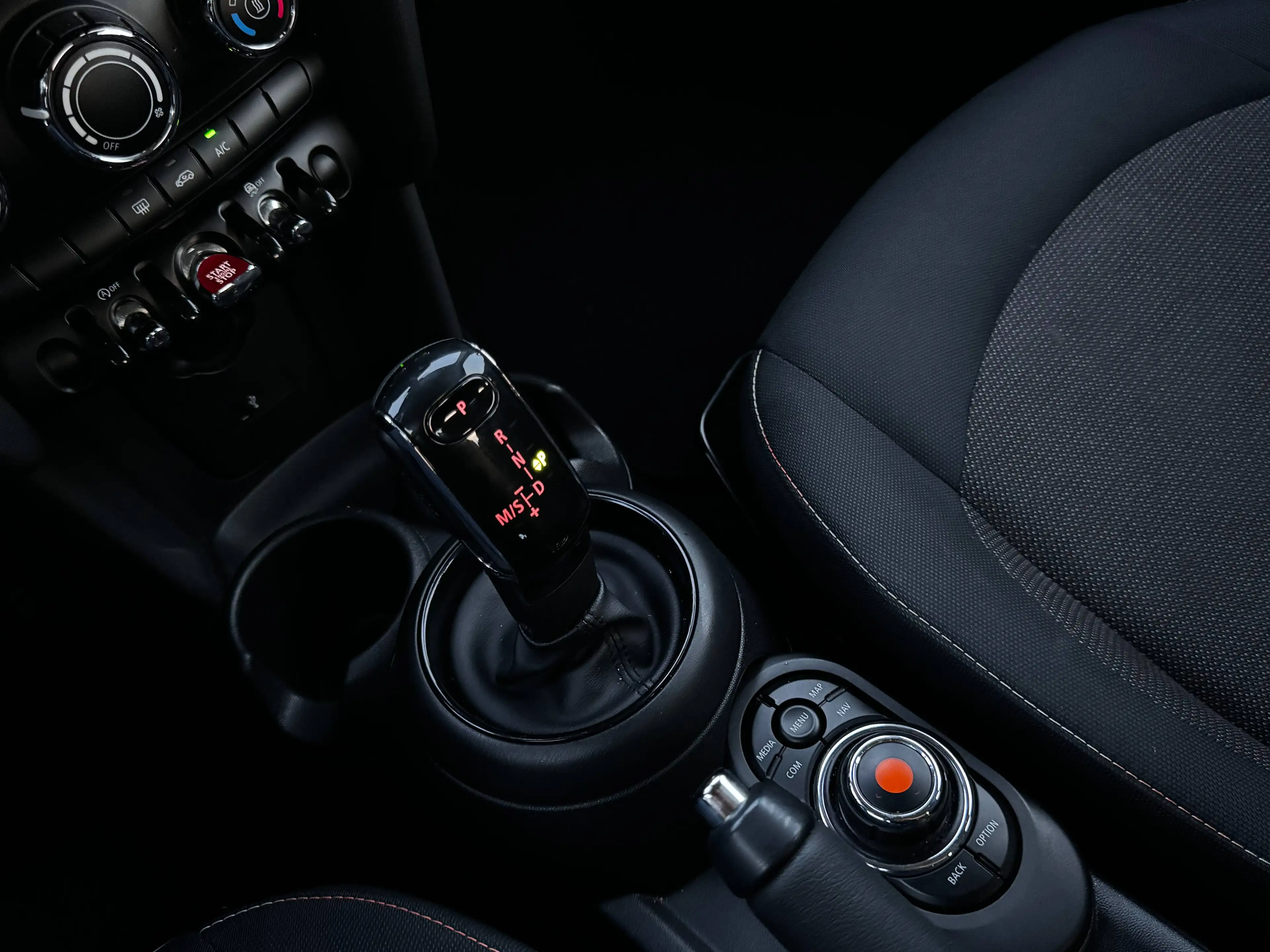 MINI One 1.5A One OPF - AUTO - 5 PORTES - CAPTEURS - BLUETOOTH - LIM - NAVIGATION - GARANTIE 12 MOIS — photo 14